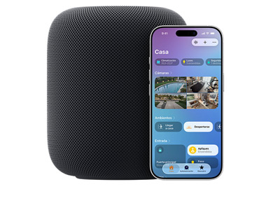 Un HomePod de color medianoche con un iPhone que muestra la interfaz de usuario de Mi Casa en la app Casa