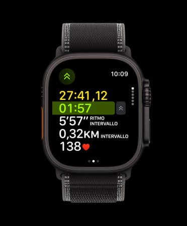 Apple Watch Ultra 3, cassa in titanio nero, allenamento di corsa, intervallo successivo