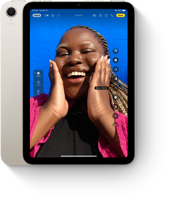 iPad mini ustawiony pionowo. Wyświetla otwartą aplikację Zdjęcia.